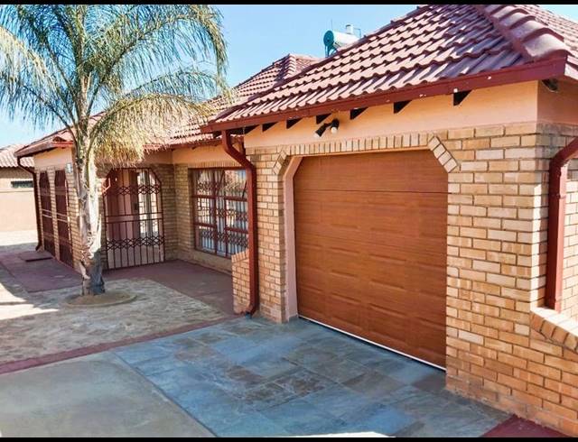 3 BEDROOM HOUSE FOR SALE IN MANKWENG